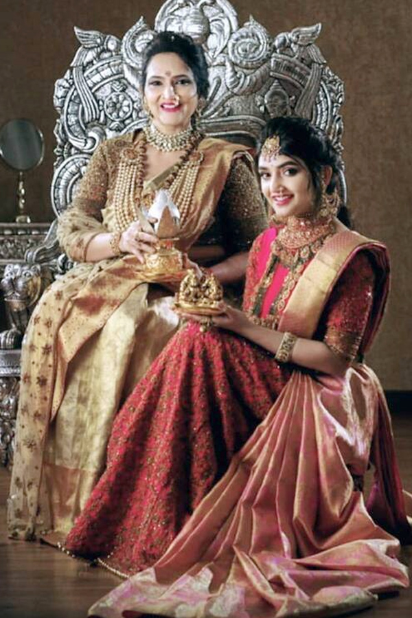 Actress_20Sreeleela_20wishing_20Her_20mother_20with_20cutest_20pics_20on_20Her_20Birthday_20PHotos_20_2813_29.jpg 14
