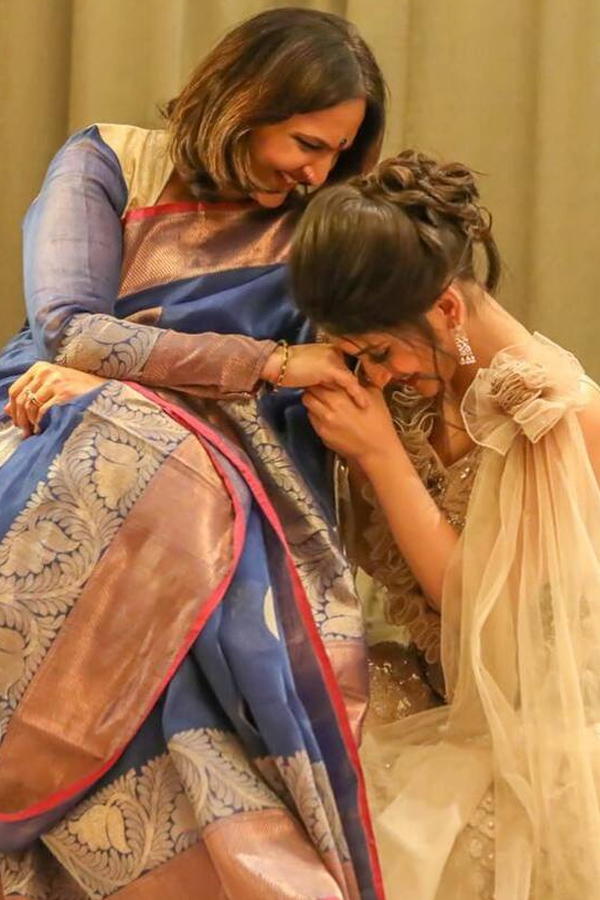 Actress_20Sreeleela_20wishing_20Her_20mother_20with_20cutest_20pics_20on_20Her_20Birthday_20PHotos_20_2814_29.jpg 15