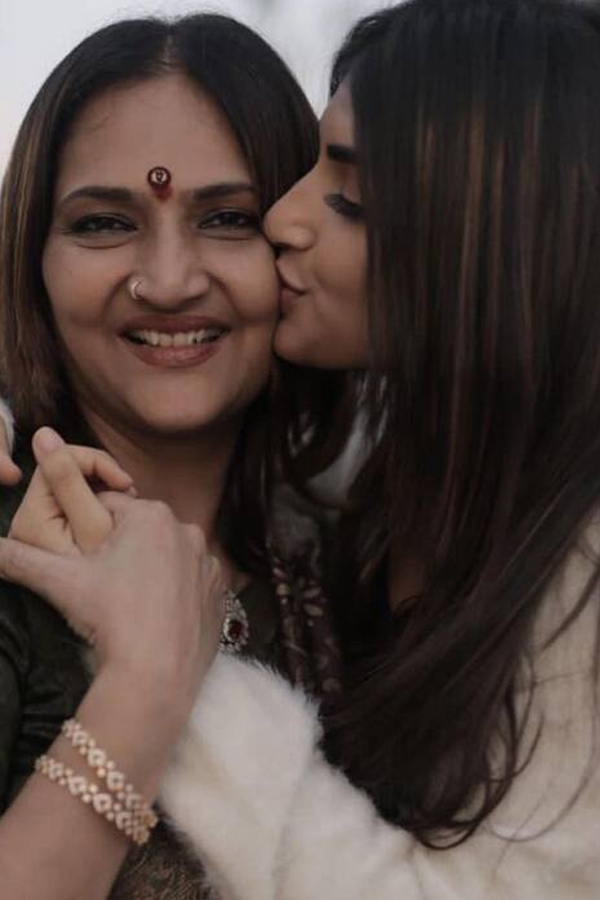 Actress_20Sreeleela_20wishing_20Her_20mother_20with_20cutest_20pics_20on_20Her_20Birthday_20PHotos_20_2815_29.jpg 16
