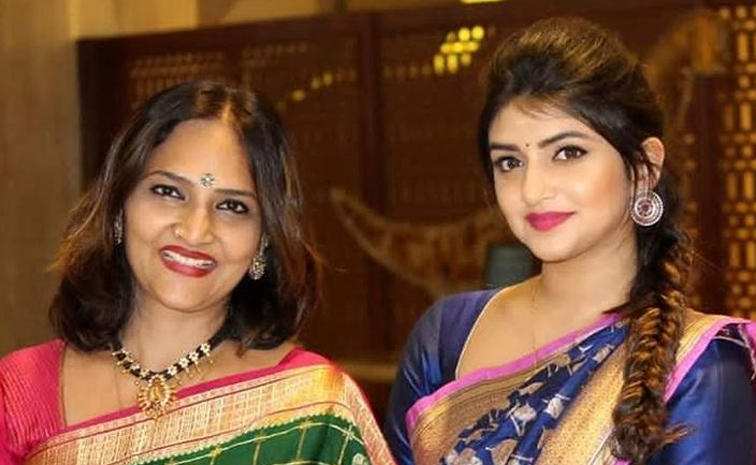Actress_20Sreeleela_20wishing_20Her_20mother_20with_20cutest_20pics_20on_20Her_20Birthday_20PHotos_20_2820_29.jpg 21
