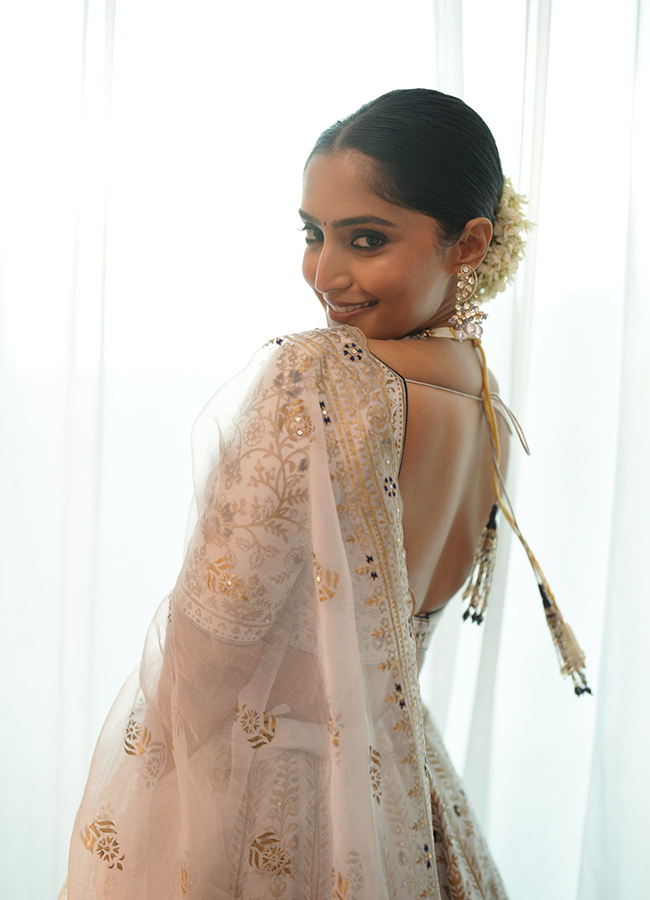 Tollywood_20Actress_20Reba_20Monica_20John_20HD_20Photos__20_2812_29.jpg 12