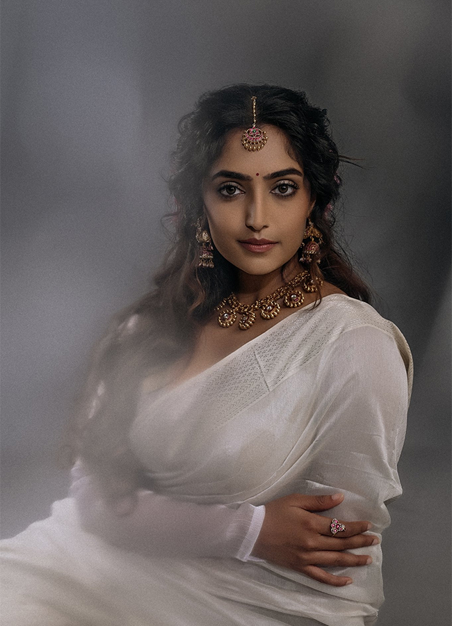 Tollywood_20Actress_20Reba_20Monica_20John_20HD_20Photos__20_2815_29.jpg 15