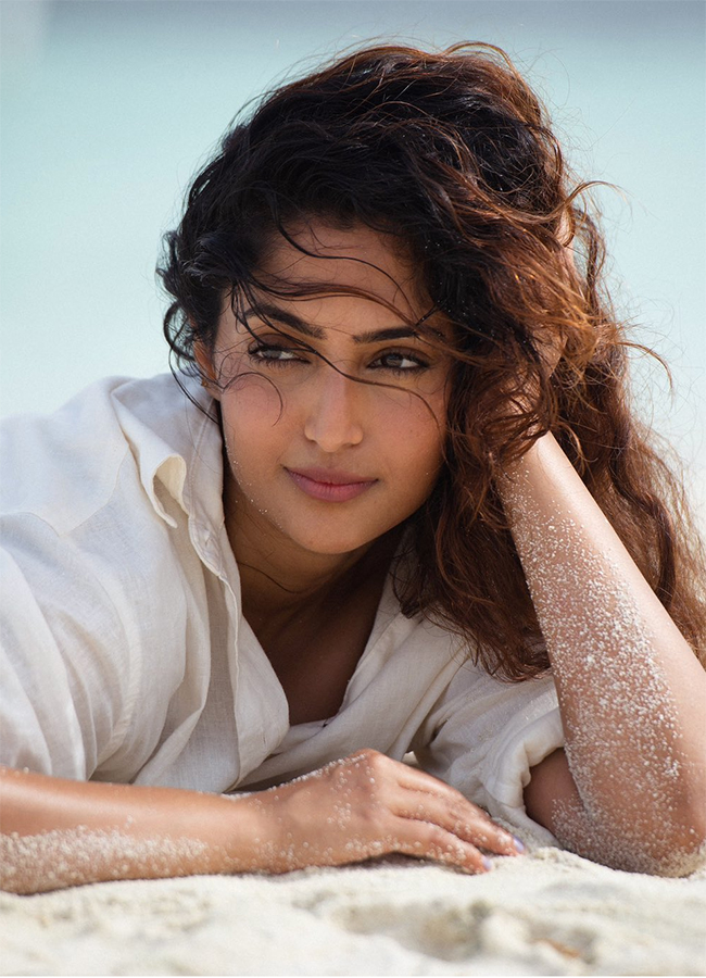 Tollywood_20Actress_20Reba_20Monica_20John_20HD_20Photos__20_2817_29.jpg 17