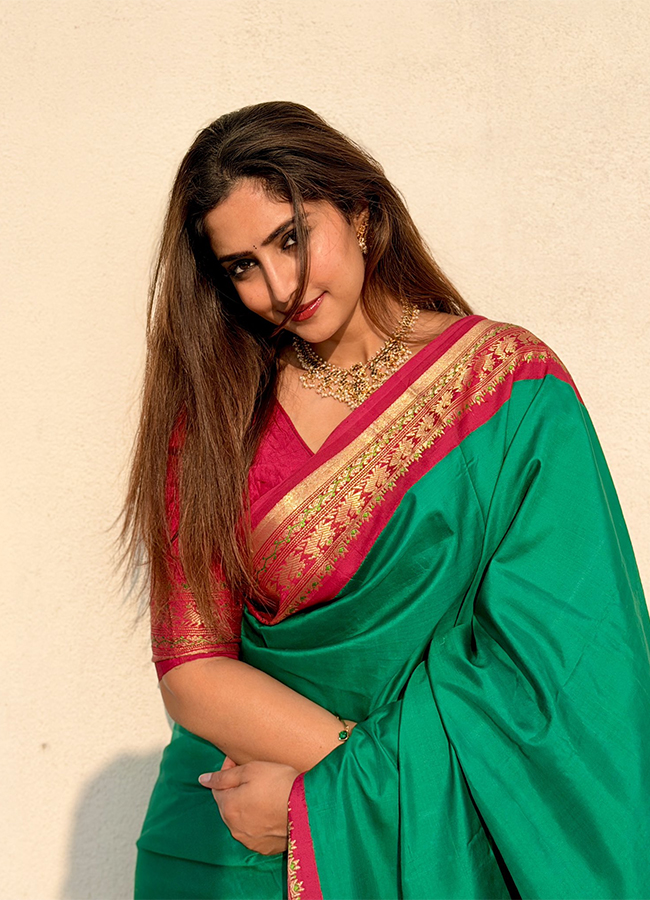 Tollywood_20Actress_20Reba_20Monica_20John_20HD_20Photos__20_284_29.jpg 4