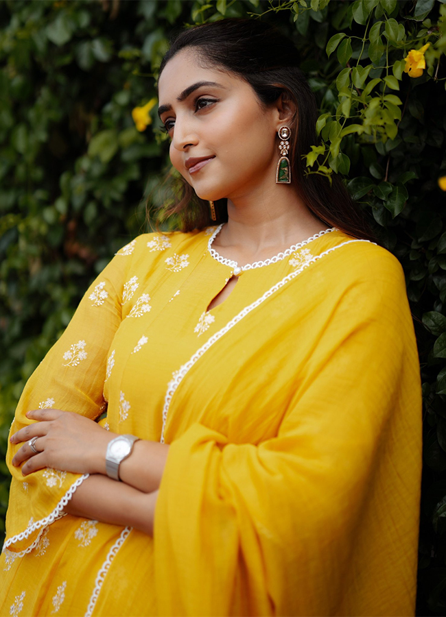 Tollywood_20Actress_20Reba_20Monica_20John_20HD_20Photos__20_285_29.jpg 5