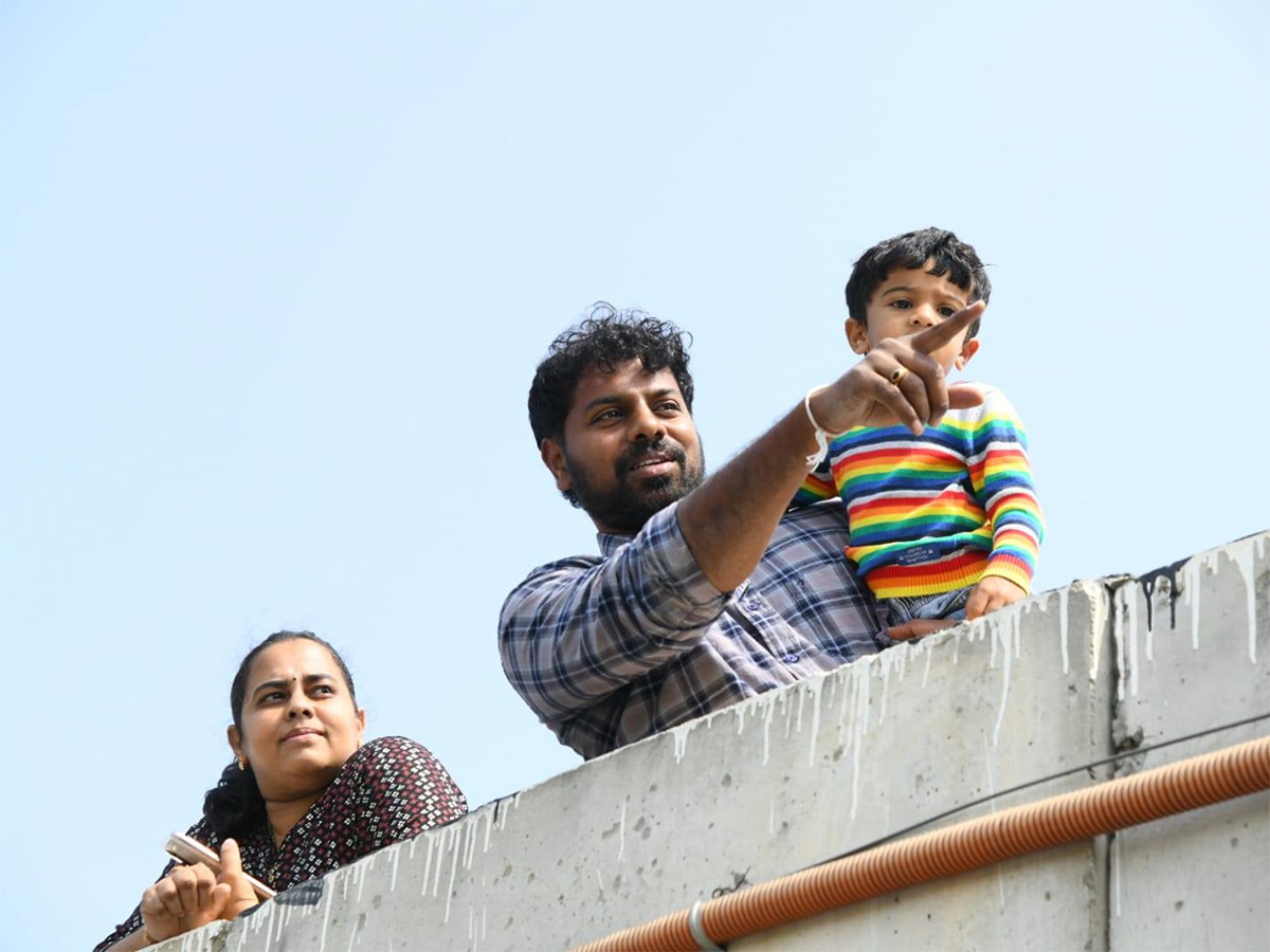 Huge_20Fans_20Following_20to_20YS_20Jagan_20at_20Ibrahimpatnam_20Tour__2013.jpg 13