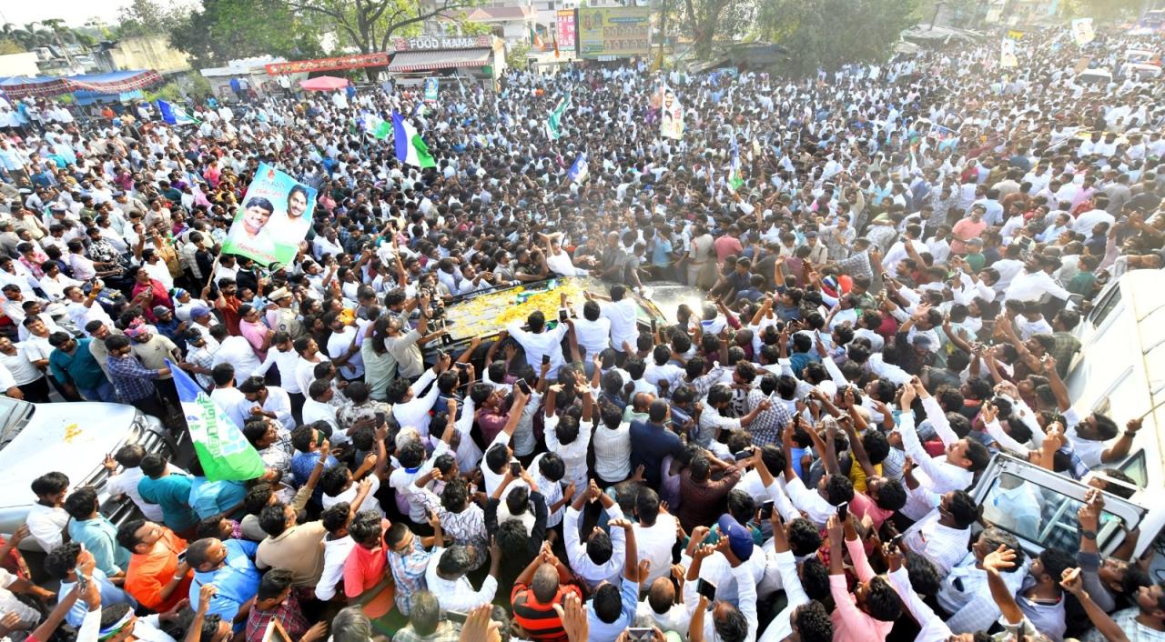 ys_20jagan_jogi_20ramesh.jpg