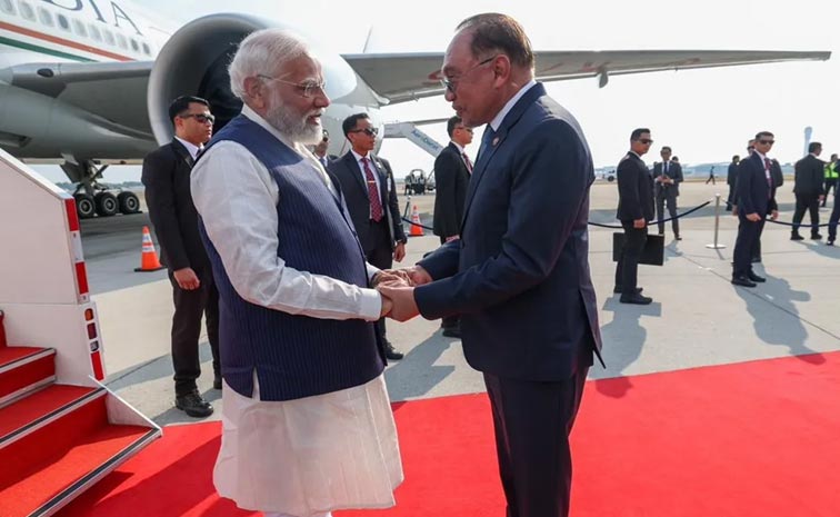 Prime-Minister-Modi-Receive.jpg