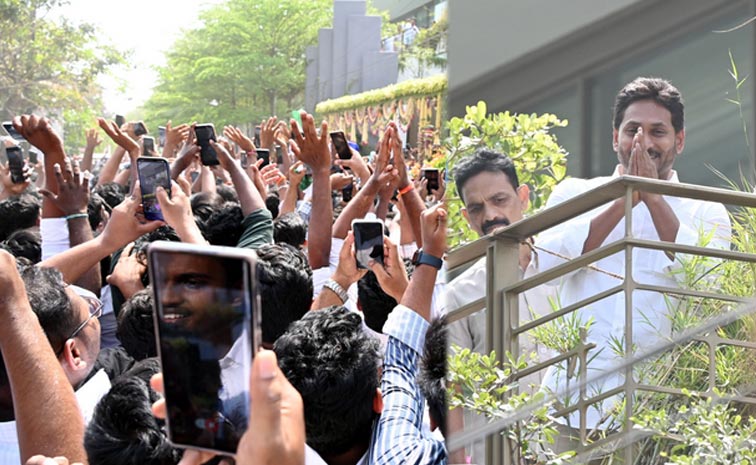 Ys-Jagan-Craze-In-Chennai.jpg