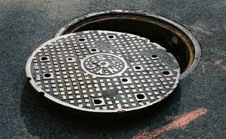 pakisthan-manholes.jpg