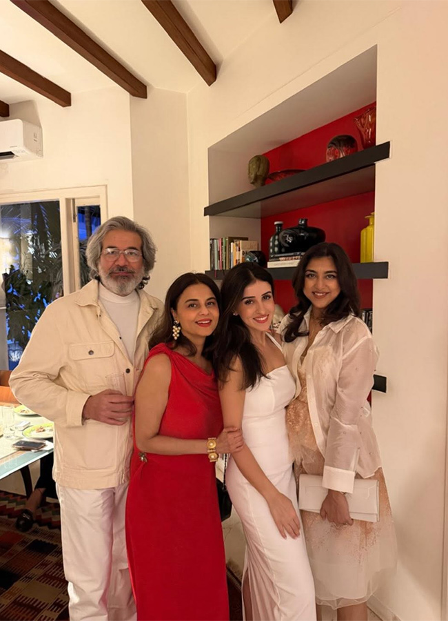 Actress_20Anshu_20and_20Anjala_20Zaveri_20Friend_20Birthday_20Celebration__20_2813_29.jpg 13