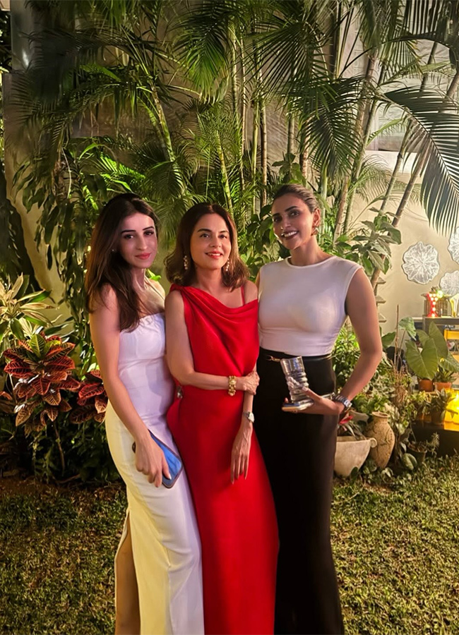 Actress_20Anshu_20and_20Anjala_20Zaveri_20Friend_20Birthday_20Celebration__20_2816_29.jpg 16