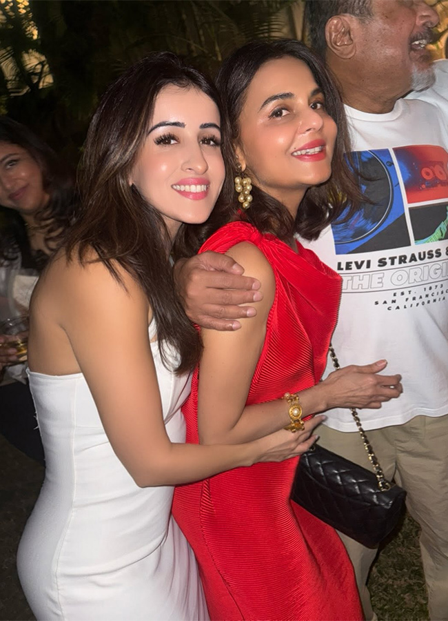 Actress_20Anshu_20and_20Anjala_20Zaveri_20Friend_20Birthday_20Celebration__20_282_29.jpg 2