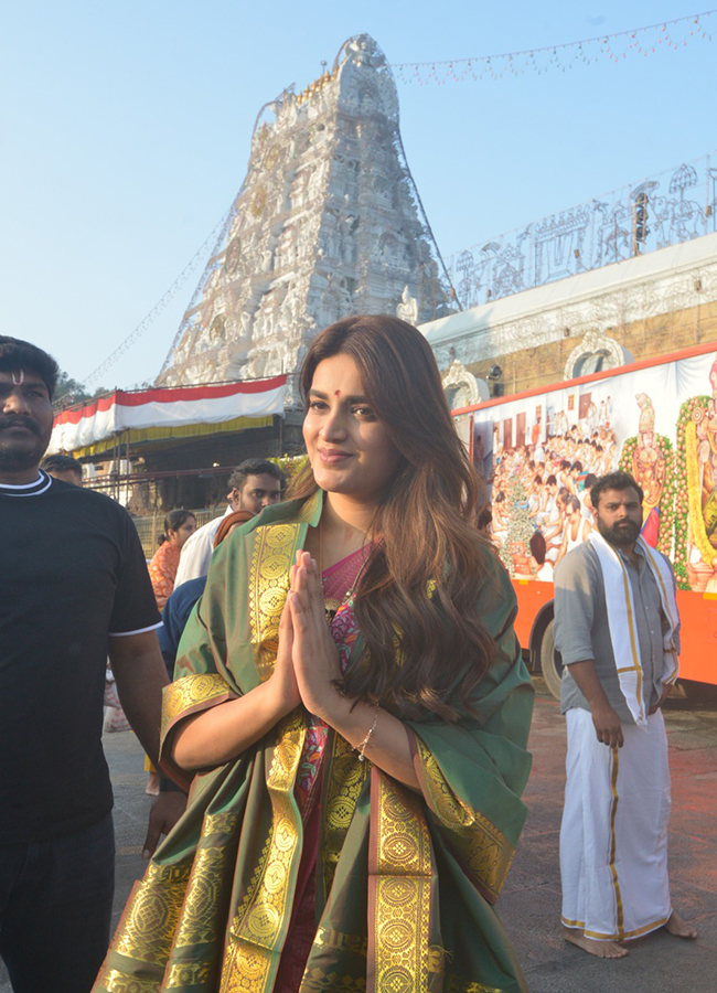 Actress_20Nidhhi_20Agerwal_20Visits_20Tirumala_20Tirupati__20_288_29.jpg 8
