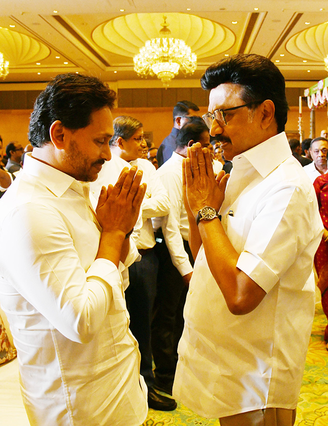 YS_20Jagan_20Attends_20Marriage_20At_20Chennai_20Hero_20Surya_20and_20Karthi_20__20_2812_29.jpg 12