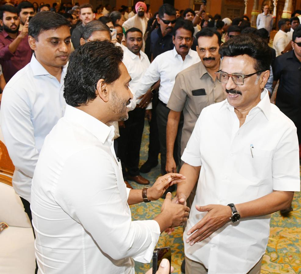 YS_20Jagan_20Attends_20Marriage_20At_20Chennai_20Hero_20Surya_20and_20Karthi_20__20_2813_29.jpg 13