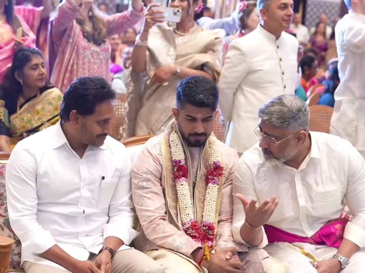 YS_20Jagan_20Attends_20Marriage_20At_20Chennai_20Hero_20Surya_20and_20Karthi_20__20_2818_29.jpg 18