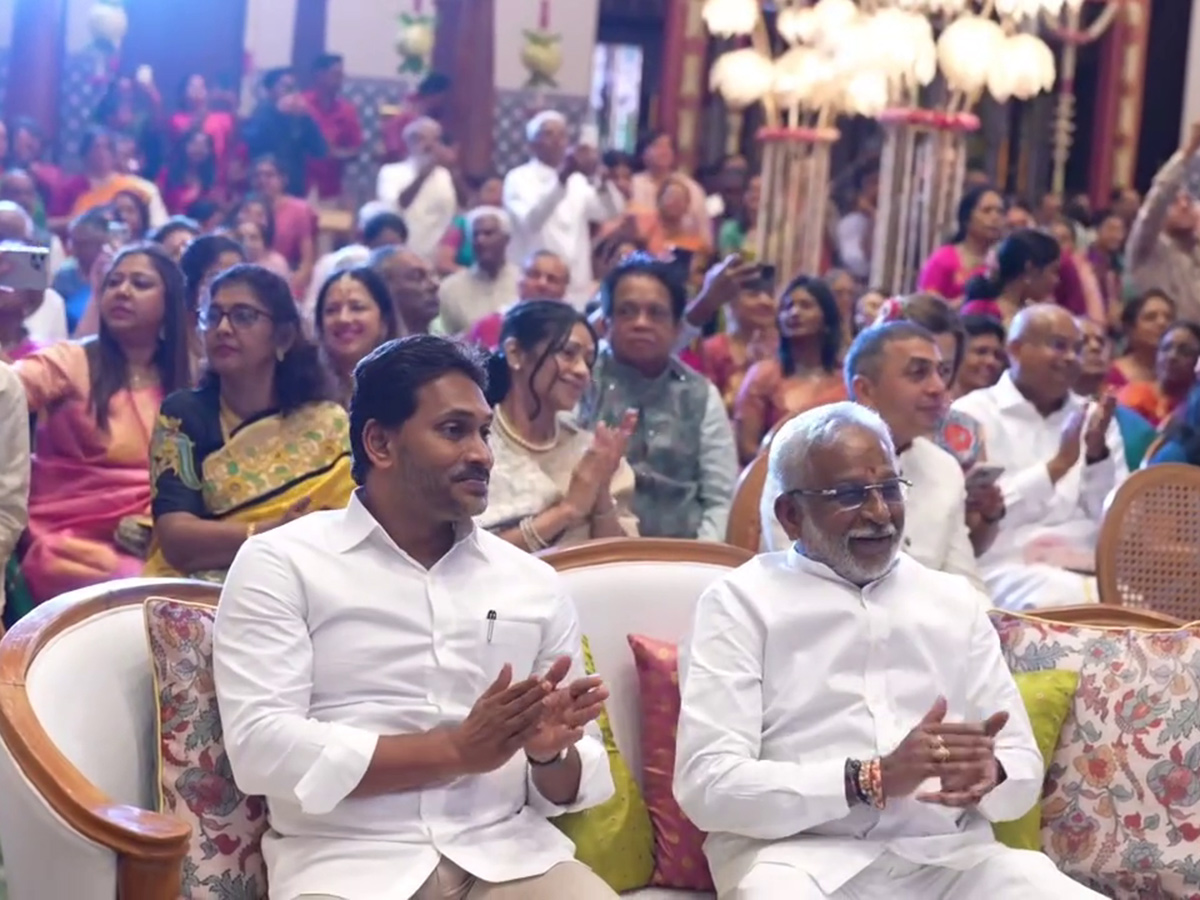 YS_20Jagan_20Attends_20Marriage_20At_20Chennai_20Hero_20Surya_20and_20Karthi_20__20_2821_29.jpg 21