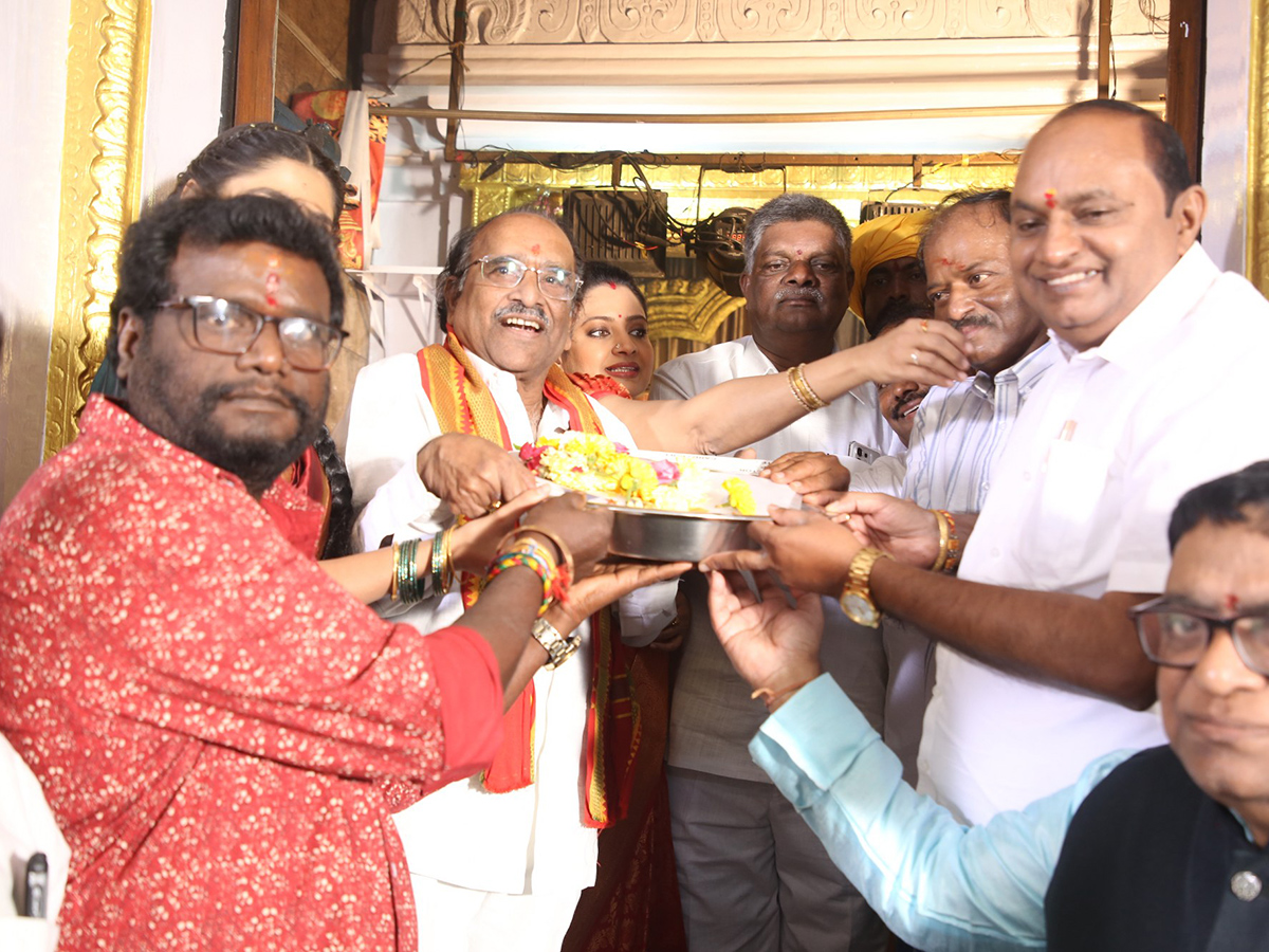 Viplava_20Veerudu_20Movie_20Opening__20_2810_29.jpg 10