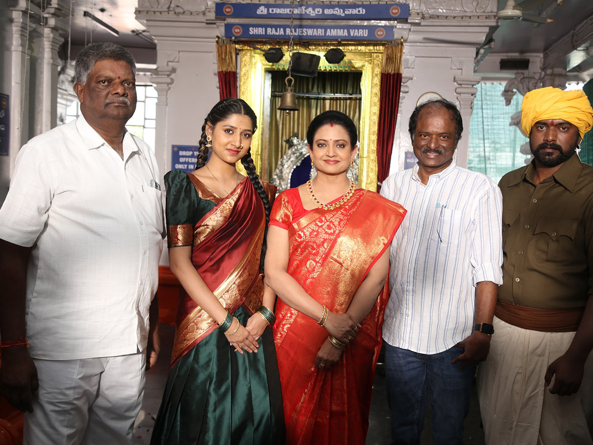Viplava_20Veerudu_20Movie_20Opening__20_2812_29.jpg 12