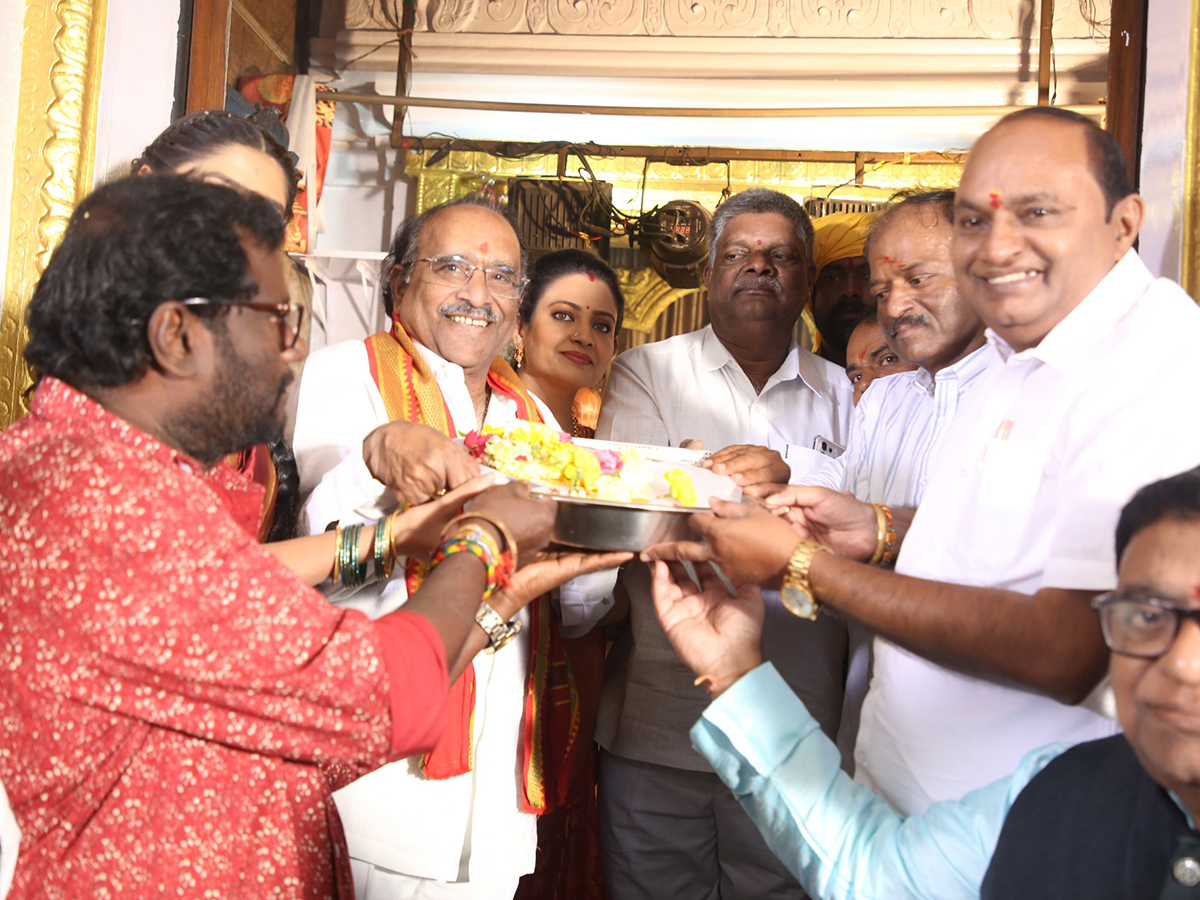 Viplava_20Veerudu_20Movie_20Opening__20_2813_29.jpg 13