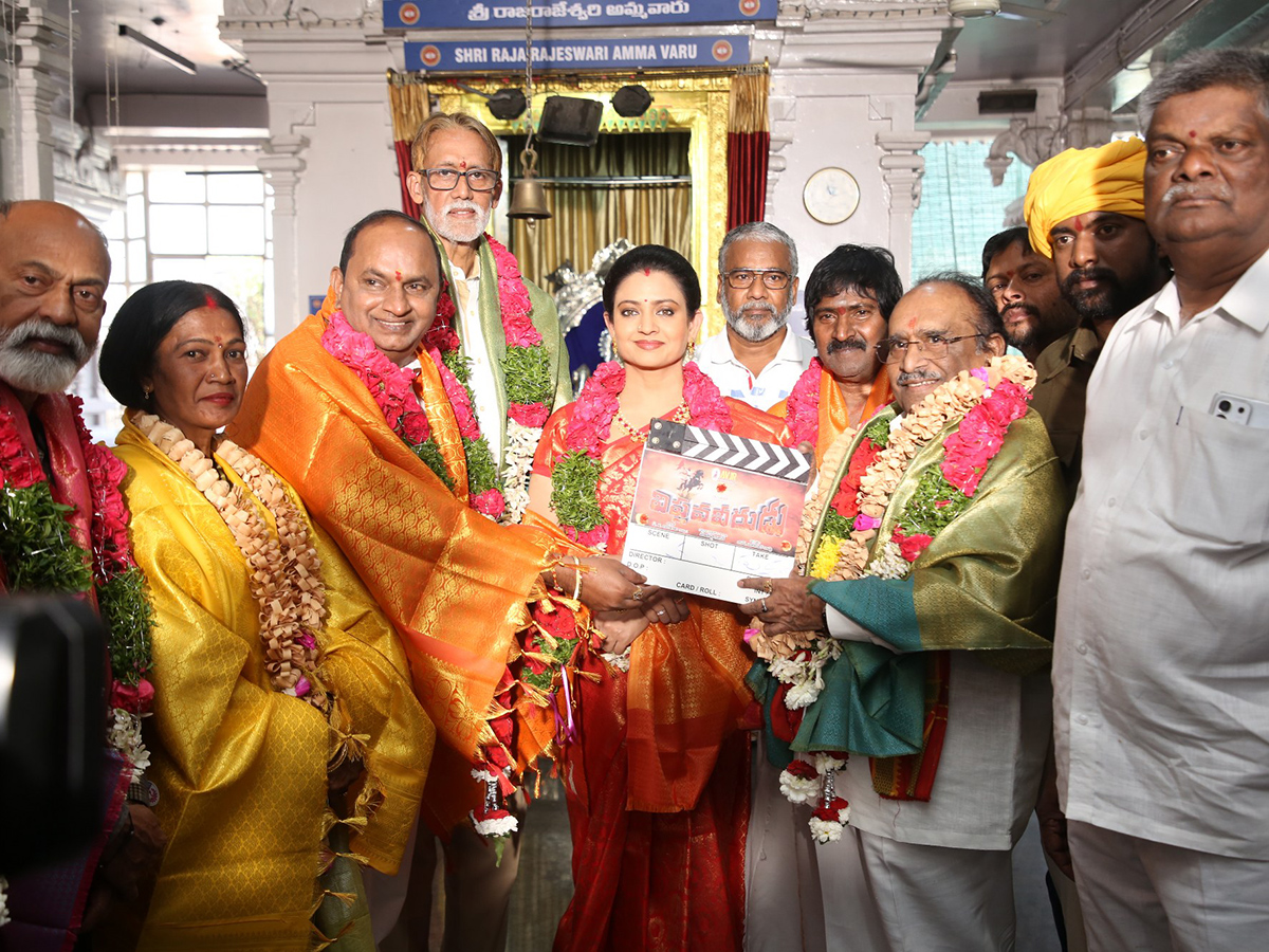 Viplava_20Veerudu_20Movie_20Opening__20_283_29.jpg 3