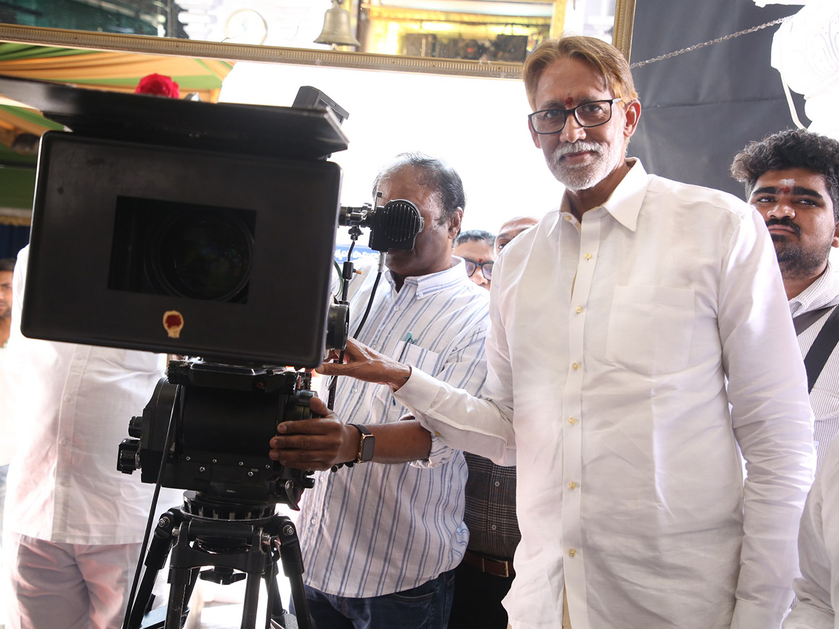 Viplava_20Veerudu_20Movie_20Opening__20_285_29.jpg 5