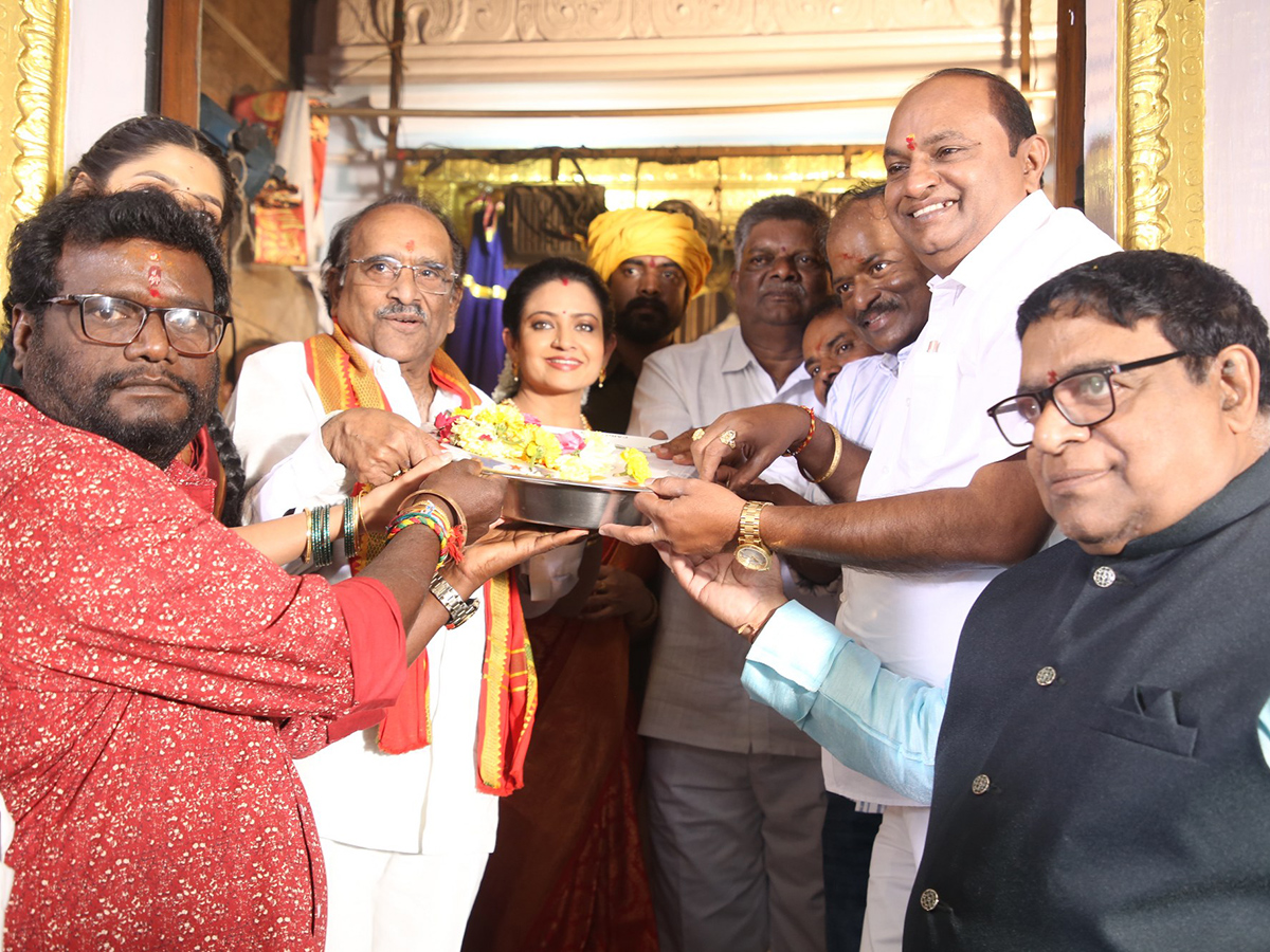 Viplava_20Veerudu_20Movie_20Opening__20_289_29.jpg 9
