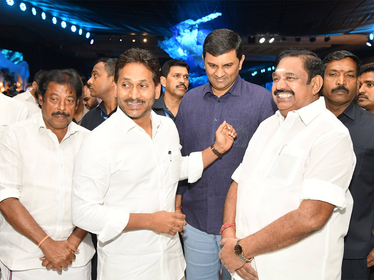 YS_20Jagan_20with_20Thalapathy_20Vijay_20Attends_20Marriage_20At_20Chennai__20_283_29.jpg 3