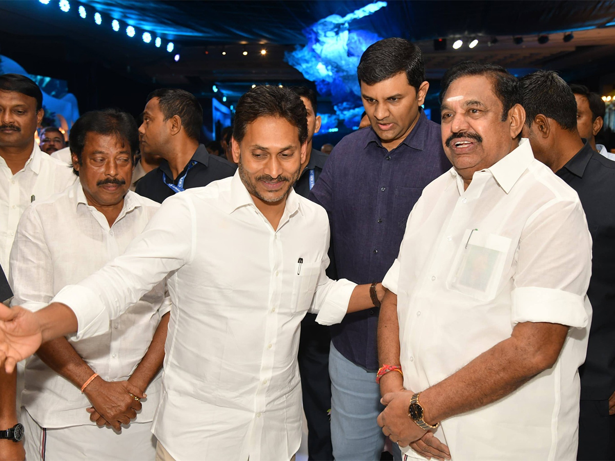 YS_20Jagan_20with_20Thalapathy_20Vijay_20Attends_20Marriage_20At_20Chennai__20_286_29.jpg 6