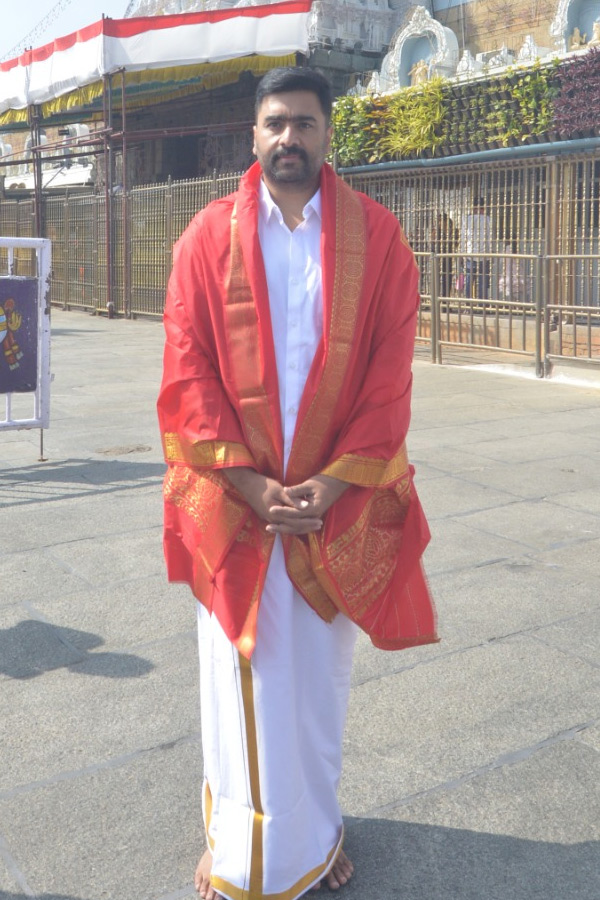 Celebrities_20Visit_20Tirumala_20Temple_20Photos_20_2811_29.jpg 12