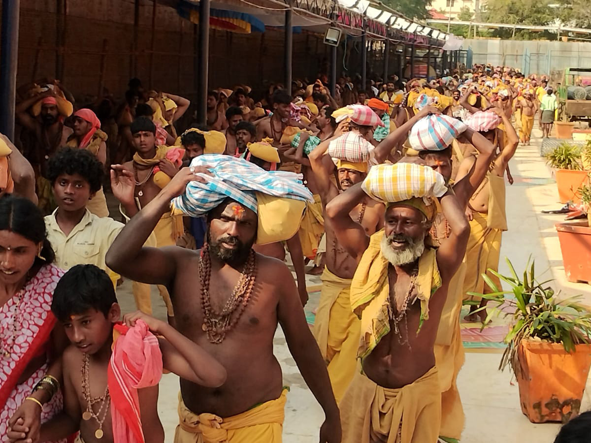 Maha_20Shivaratri_202026_20_20Siva_20Swamy_20Protest_20at_20Srisailam_20Temple__20_2821_29.jpg 21