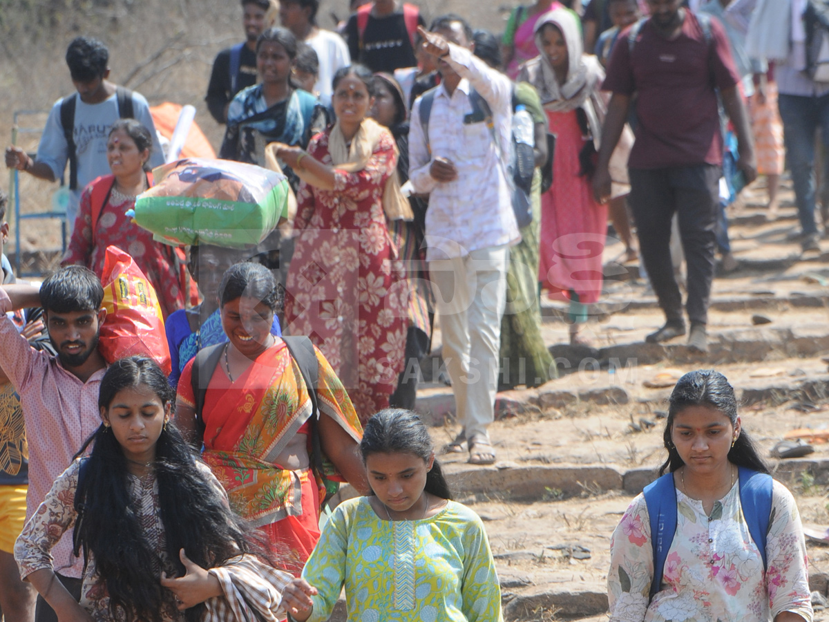 Shiva_20Devotees_20Walking_20To_20Srisailam_20Photos_20_2821_29.jpg 21