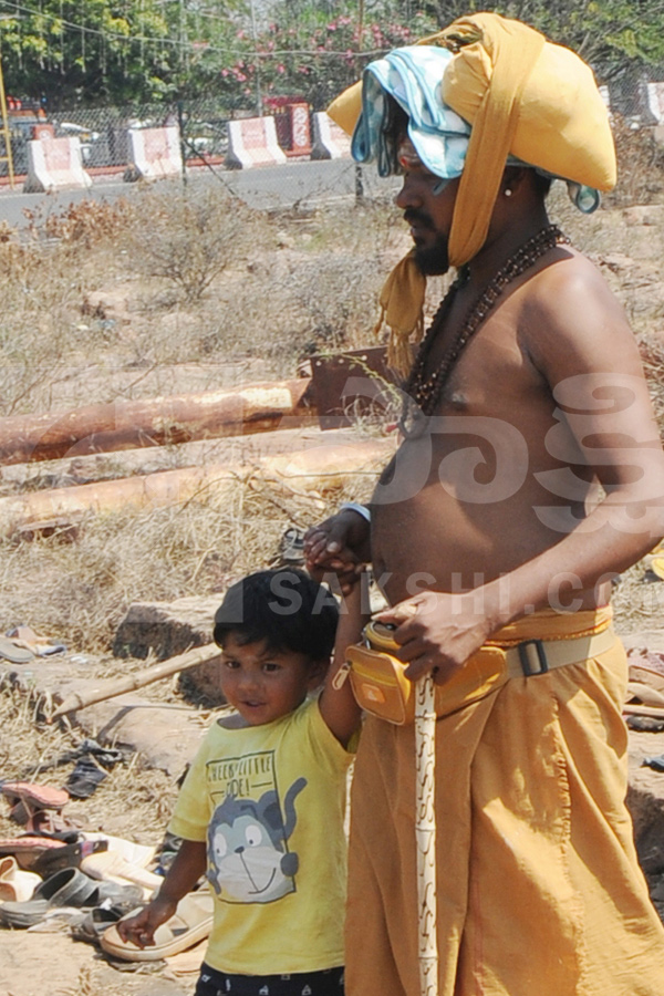 Shiva_20Devotees_20Walking_20To_20Srisailam_20Photos_20_285_29.jpg 6