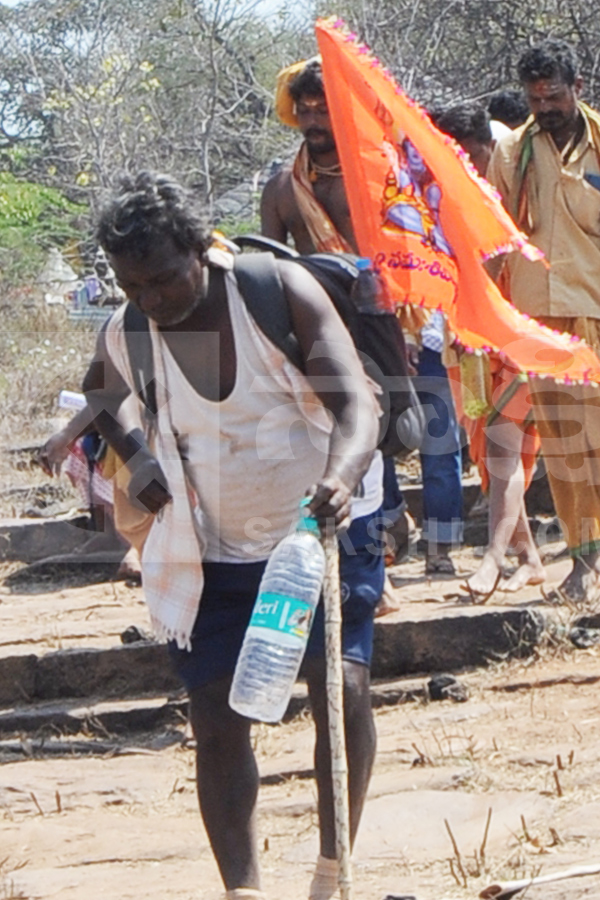Shiva_20Devotees_20Walking_20To_20Srisailam_20Photos_20_287_29.jpg 8