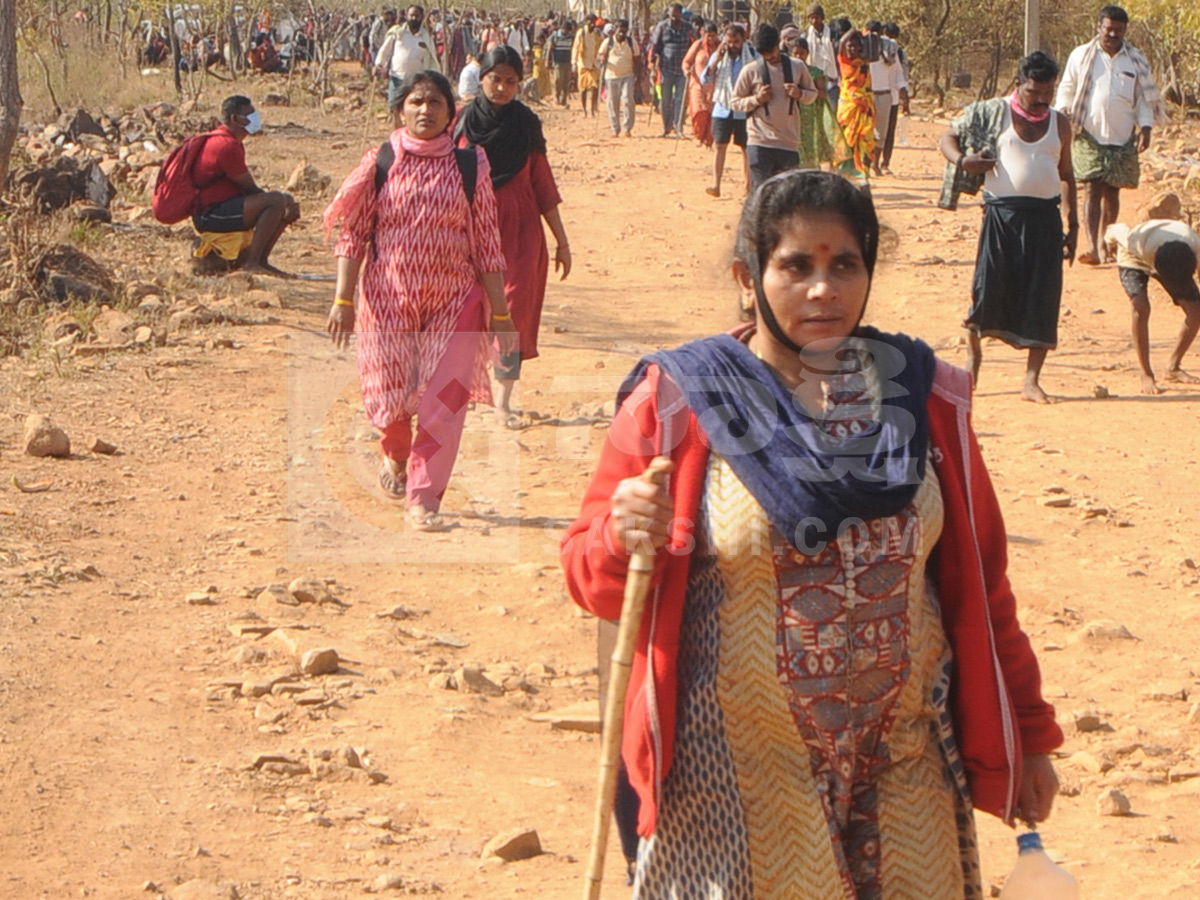 Huge_20Shiva_20Devotees_20Walking_20To_20Srisailam_20Photos_20_2811_29.jpg 12