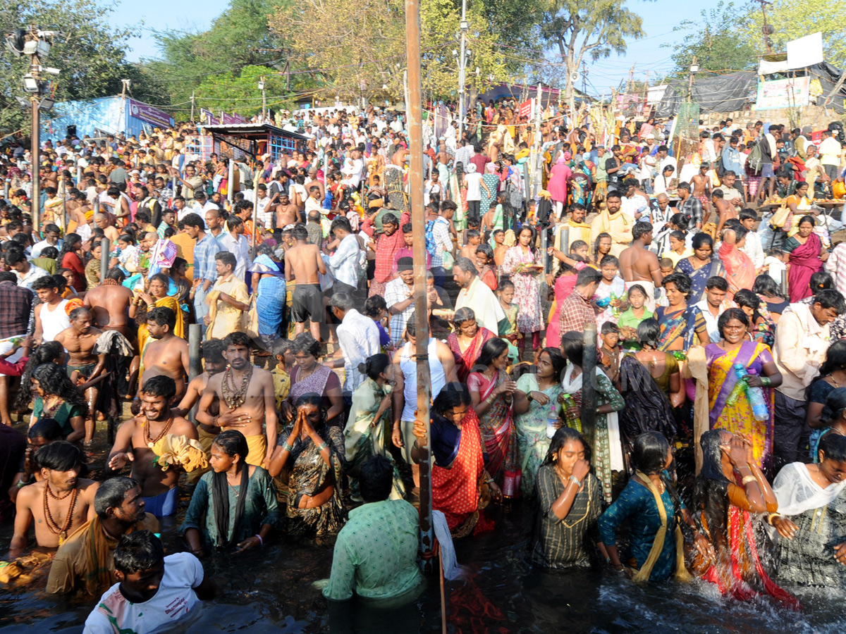Huge_20Shiva_20Devotees_20Walking_20To_20Srisailam_20Photos_20_283_29.jpg 4