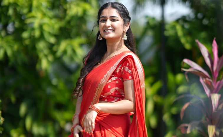YAMINI-ER-QUEEN-MOVIE.jpg