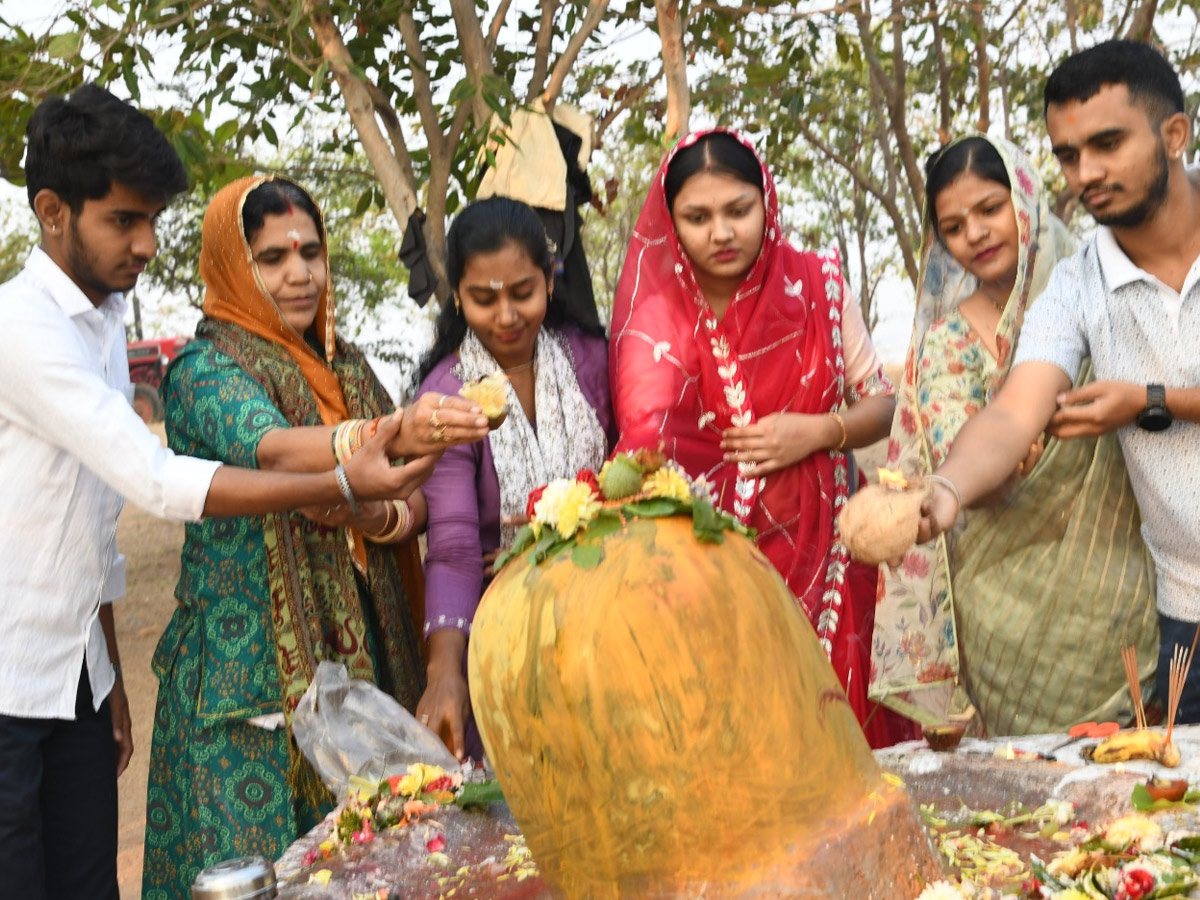Maha_20shivratri_20Keesaragutta_20Temple_20Photos_20_2810_29.jpg 10
