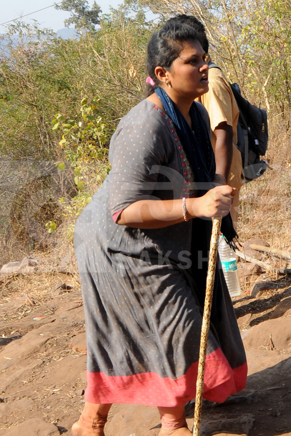 Sea_20of_20devotees_20Throng_20Srisailam_20on_20Maha_20Shivaratri_20Photos_20_2815_29.jpg 16