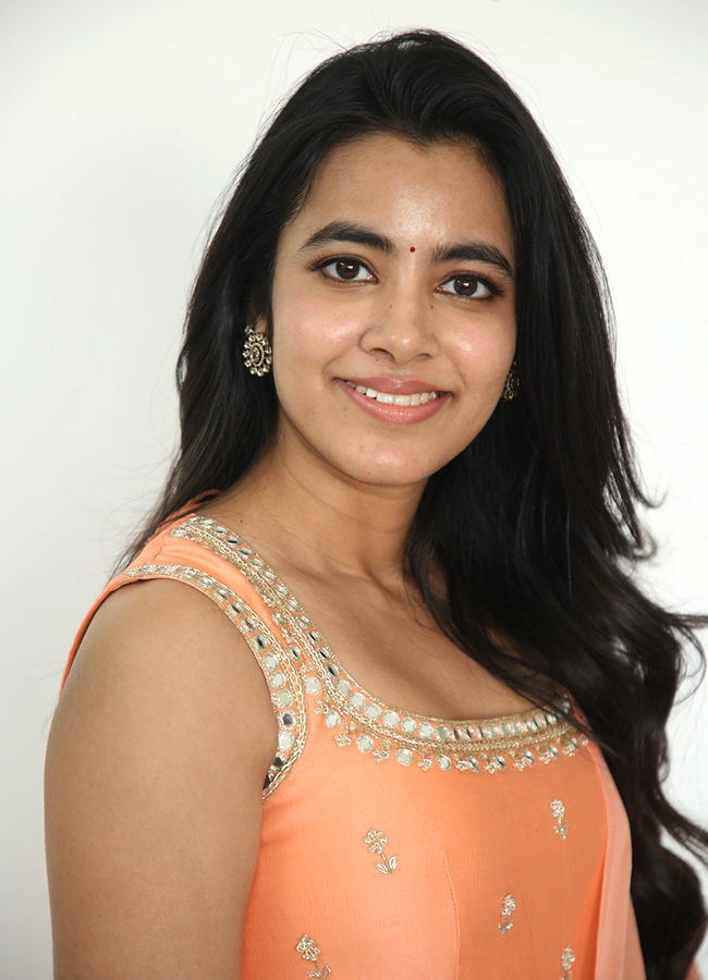 Actress_20Shivani_20Nagaram_20Exclusive_20Hilarious_20Interview_20HD_20Photos__20_2818_29.jpg 18