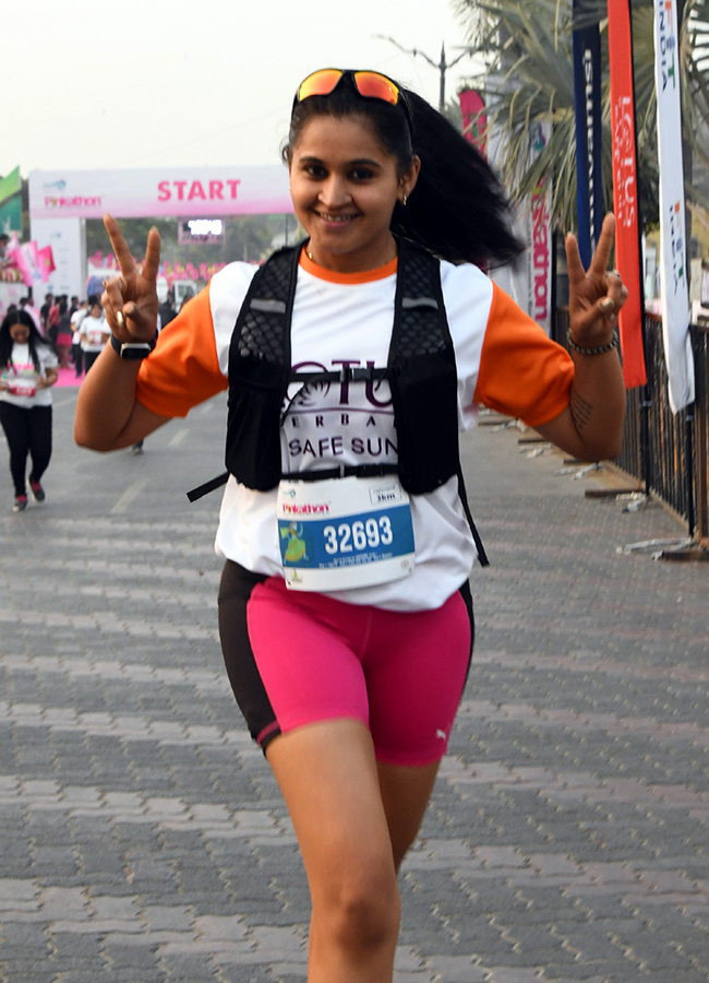 Women_20Pinkathon_20Run_20in_20full_20swing_20on_20Necklace_20Road__20_2817_29.jpg 17