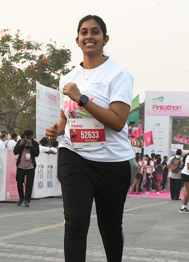 Women_20Pinkathon_20Run_20in_20full_20swing_20on_20Necklace_20Road__20_2818_29.jpg 18