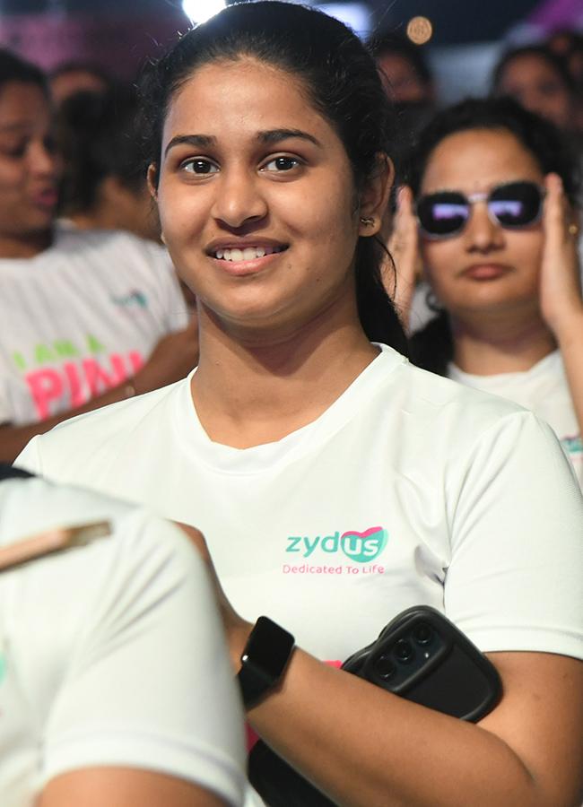 Women_20Pinkathon_20Run_20in_20full_20swing_20on_20Necklace_20Road__20_2823_29.jpg 23