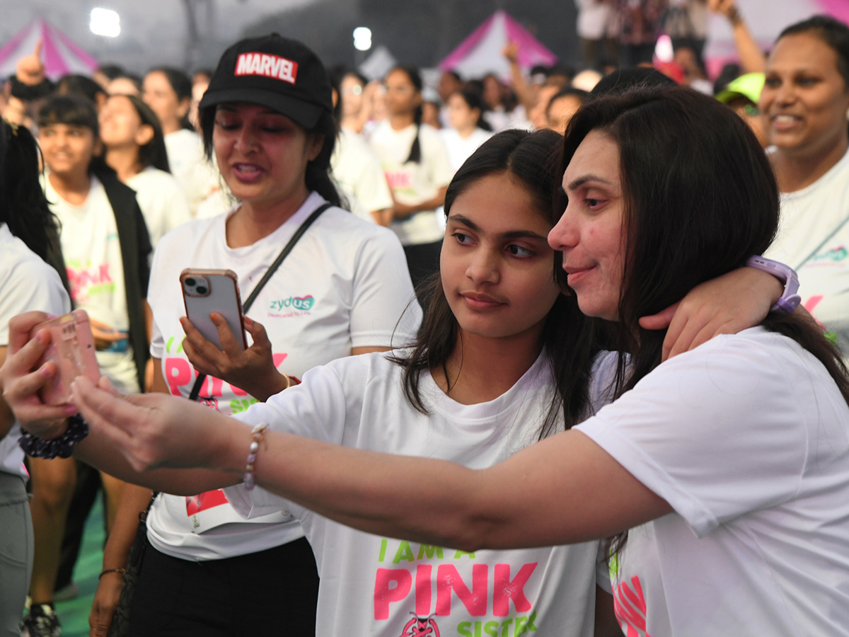 Women_20Pinkathon_20Run_20in_20full_20swing_20on_20Necklace_20Road__20_2827_29.jpg 27