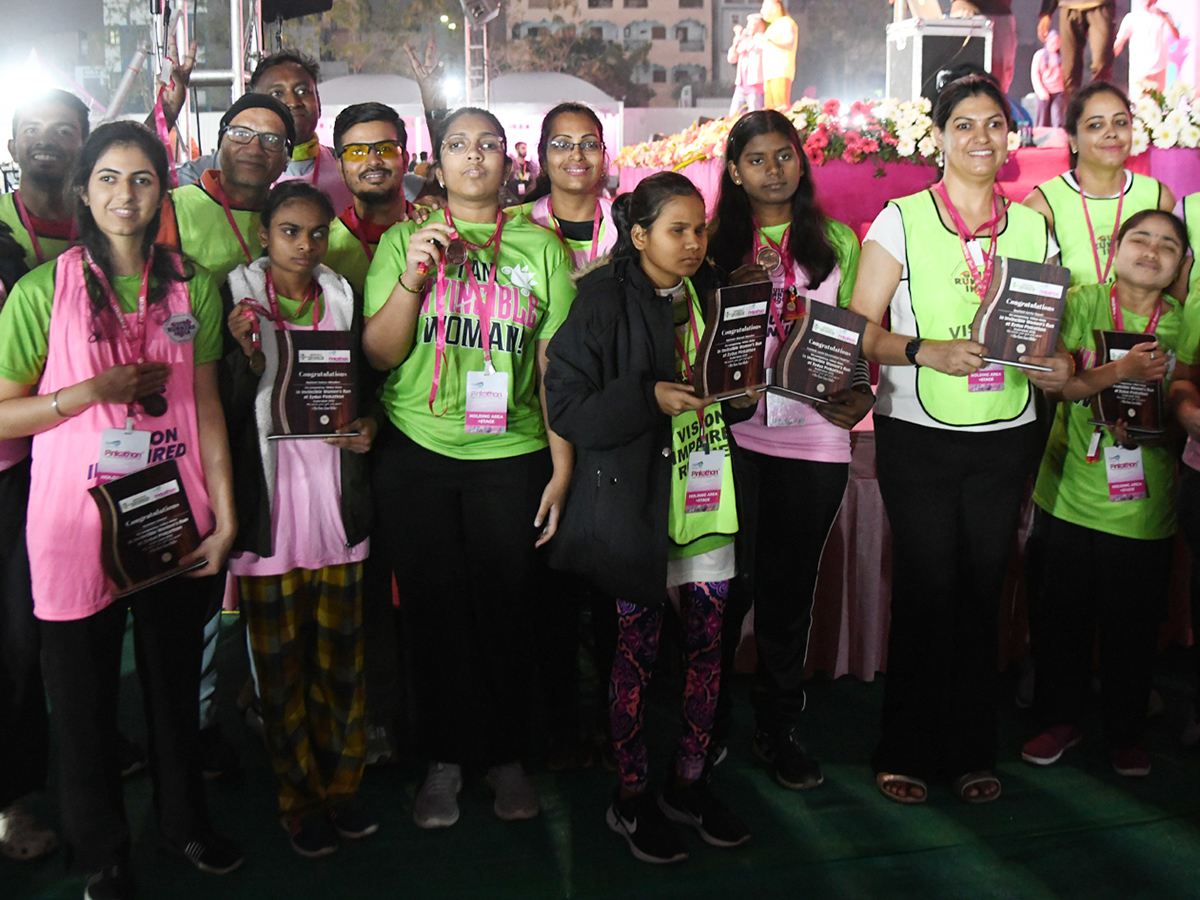 Women_20Pinkathon_20Run_20in_20full_20swing_20on_20Necklace_20Road__20_285_29.jpg 5