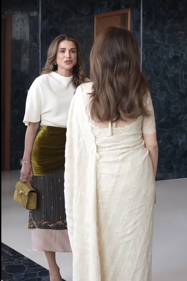 Queen_20Rania_20visits_20Ambani_20family_20at_20Antilia_20during_20India_20trip_20Photos_20_282_29.jpg 3