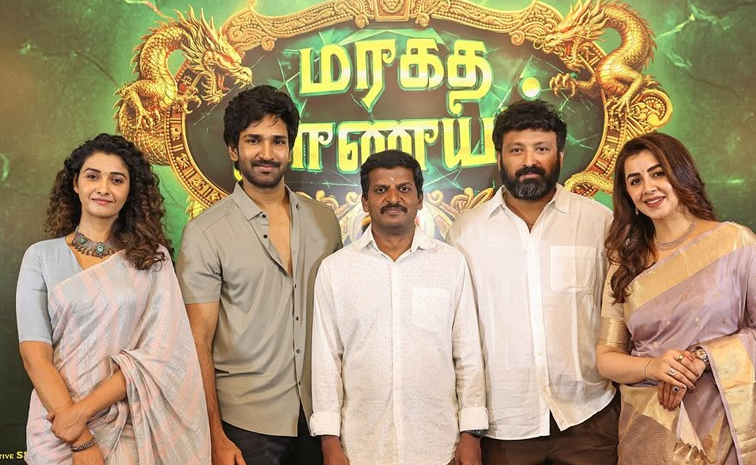 Maragadha_20Naanayam_202_20Begins_20with_20Grand_20Pooja_20Photo_20_2811_29.jpg 17