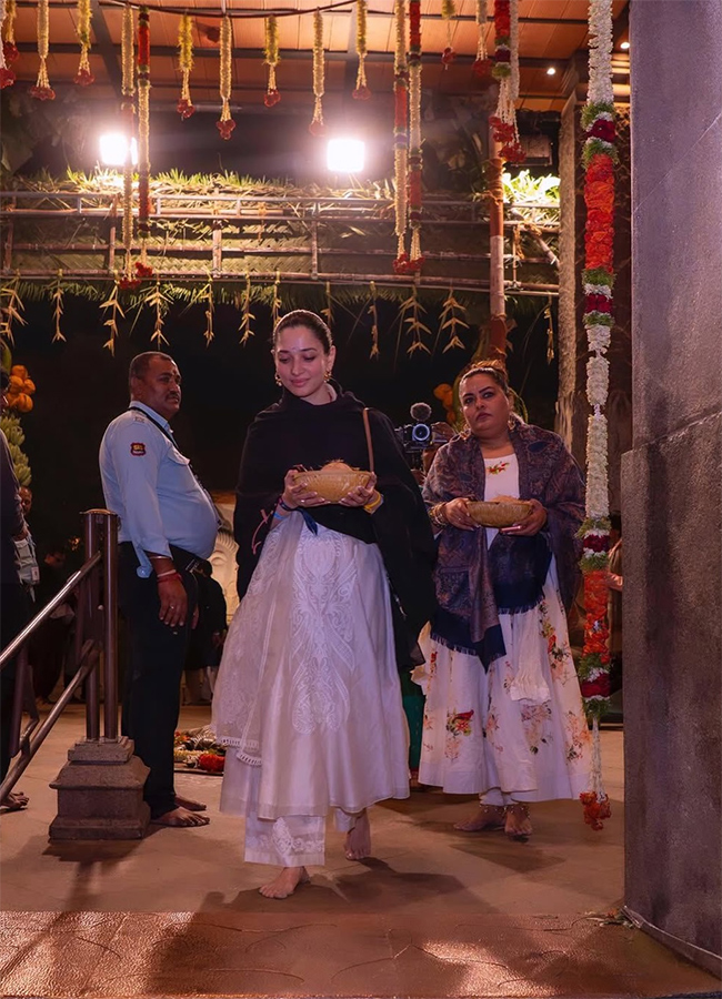 Tamannaah_20Bhatia_20Celebrate_20Maha_20Shivratri_20At_20Isha_20Foundation__20_2811_29.jpg 11