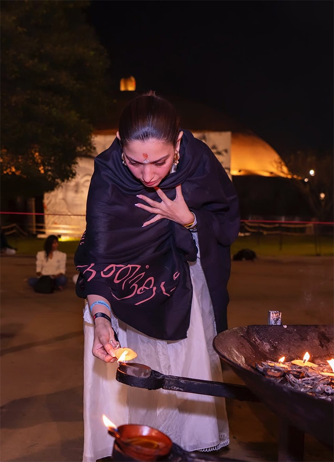 Tamannaah_20Bhatia_20Celebrate_20Maha_20Shivratri_20At_20Isha_20Foundation__20_287_29.jpg 7